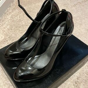 Kardashian Kollection T-strap pump, size 9.5